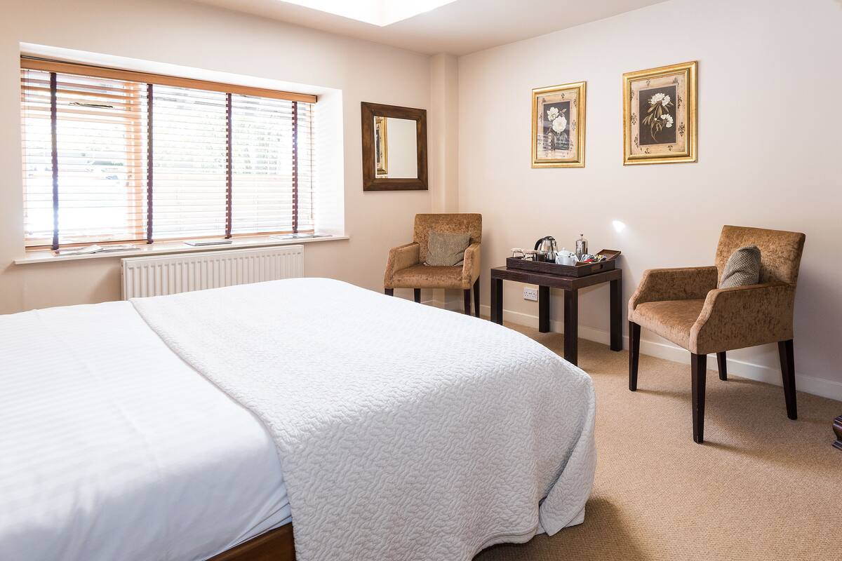 Standard Studio | Premium bedding, iron/ironing board, rollaway beds (surcharge)