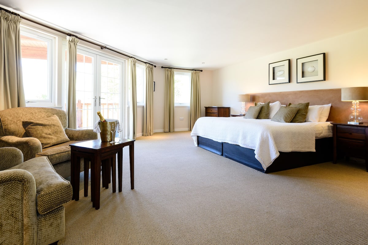 Room (Superior Garden Lodge) | Premium bedding, iron/ironing board, rollaway beds (surcharge)