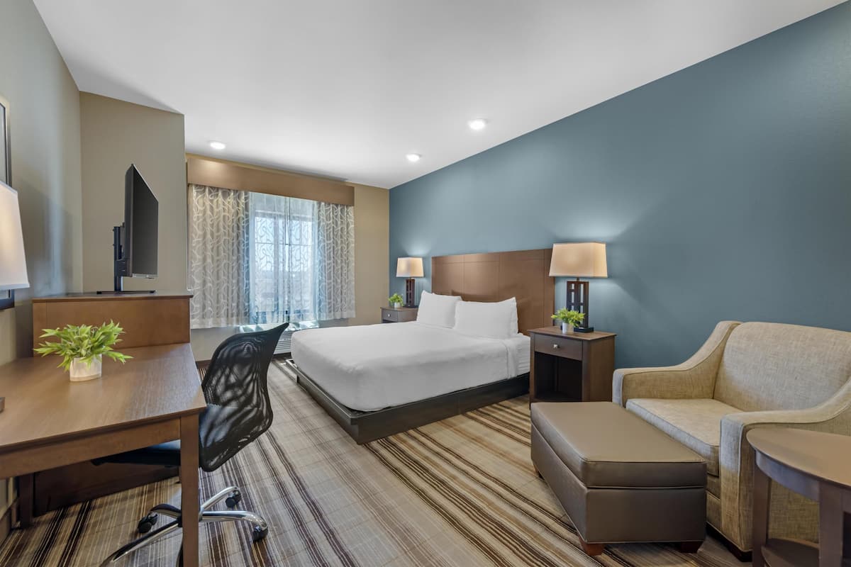 Chambre Standard, 1 très grand lit, accessible aux personnes à mobilité réduite, baignoire | Lit avec matelas à plateau-coussin, coffre-fort, bureau