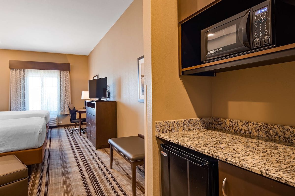1 bedroom, pillowtop beds, in-room safe, desk