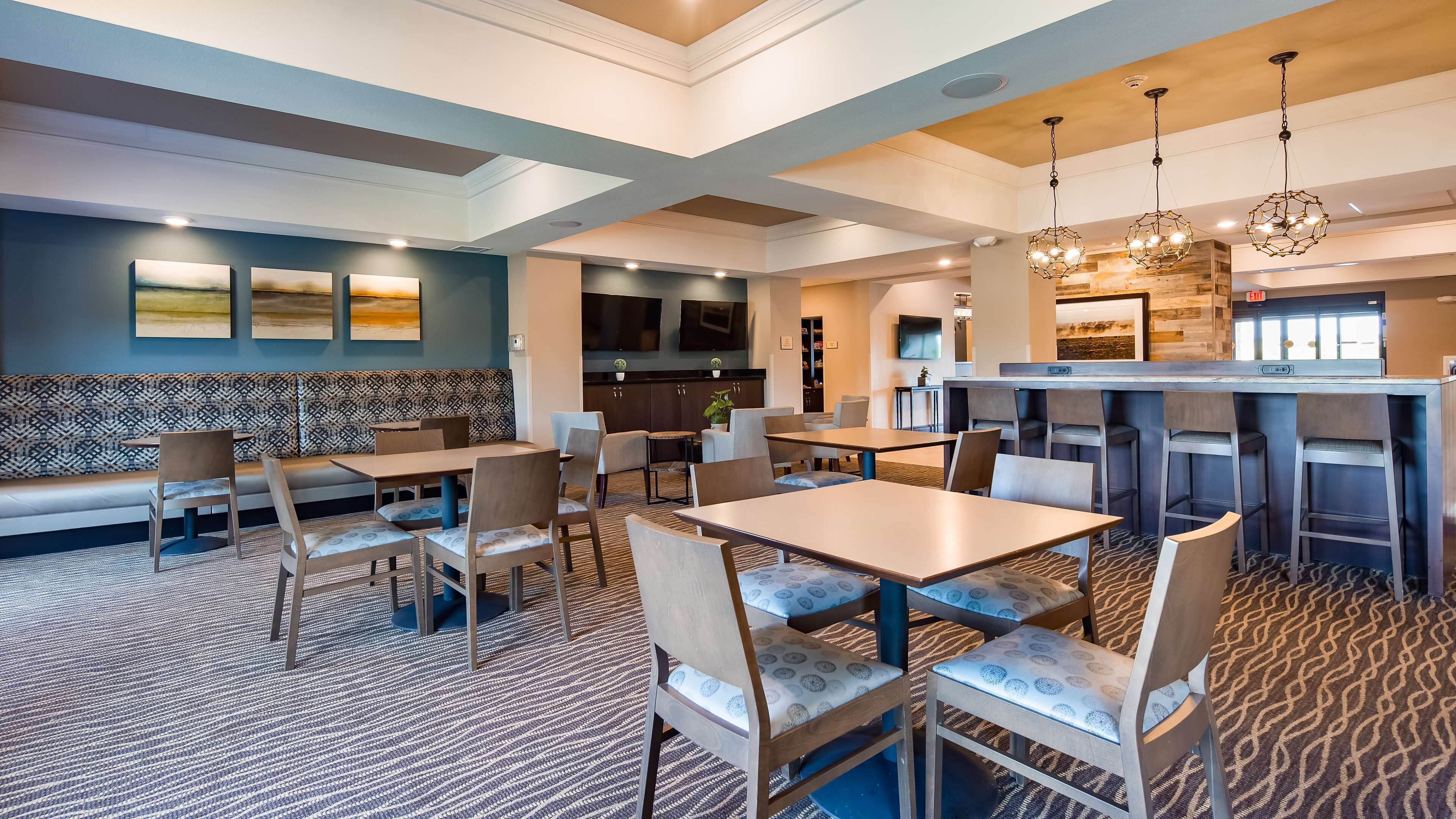 free daily full breakfast