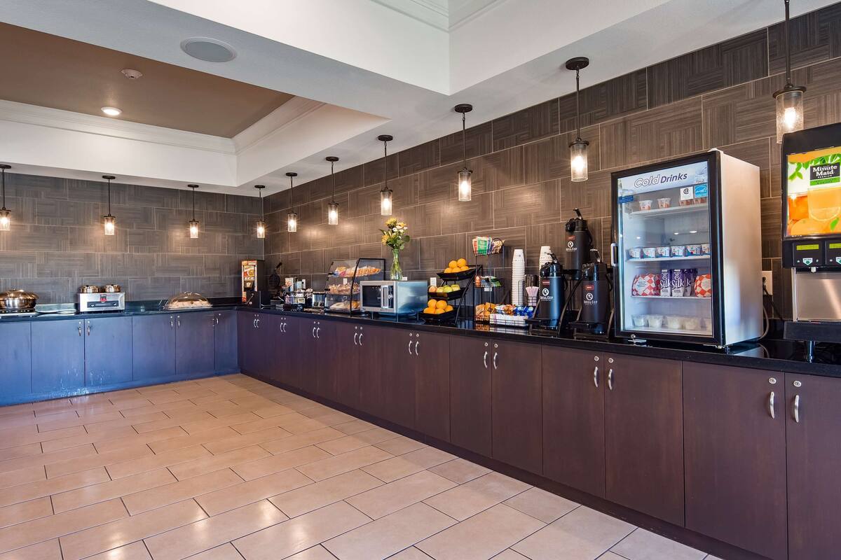 free daily full breakfast