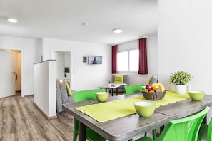 Appartement Confort, cuisine | Restauration dans la chambre