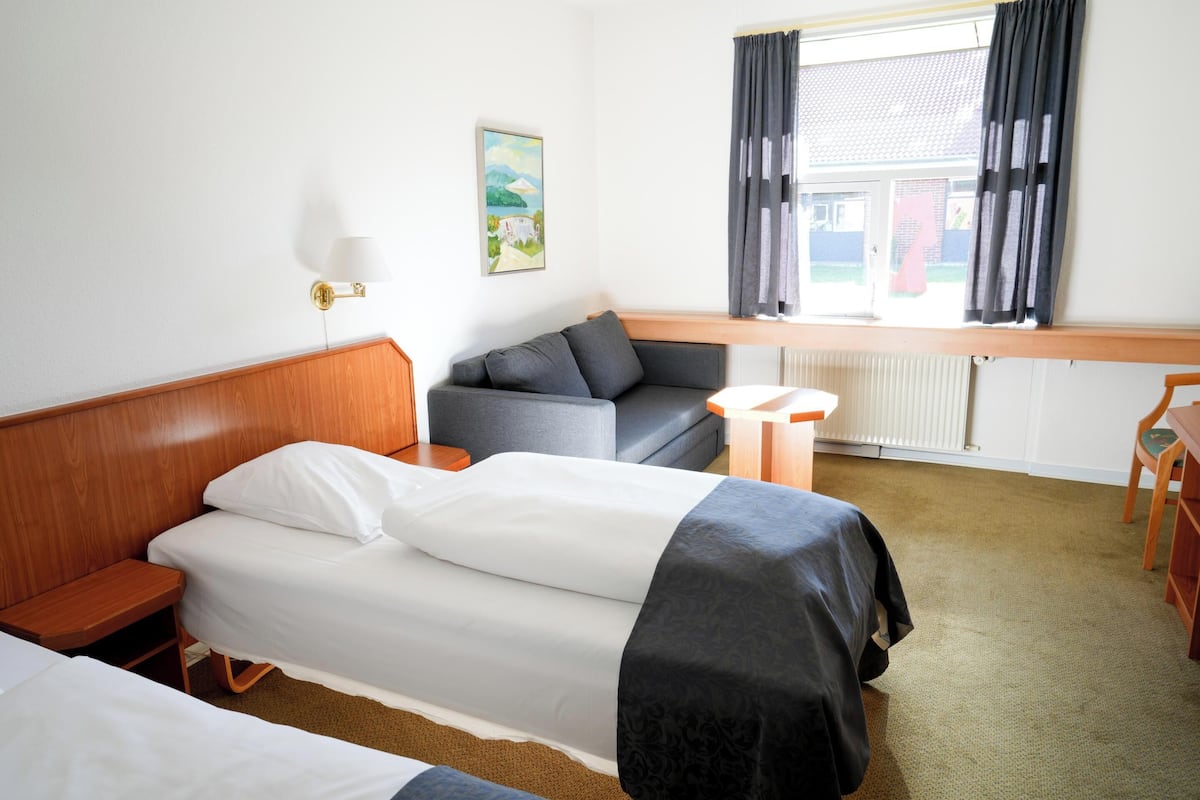 double room | 1 bedroom, desk, free wifi, bed sheets
