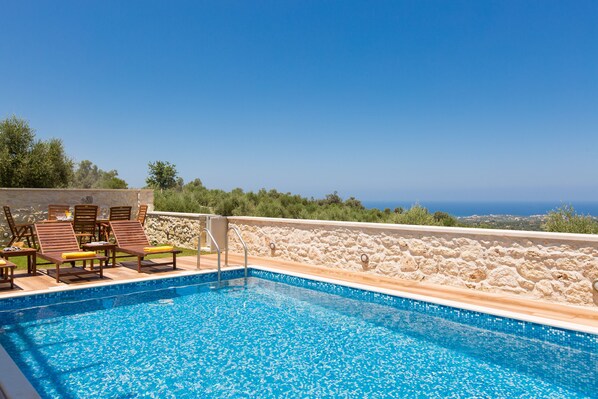 Tratamientos corporales, tratamientos faciales y manicures y pedicures 