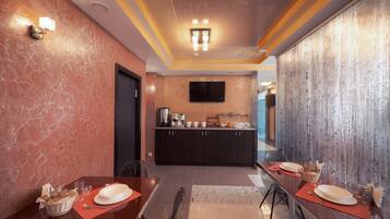 Ilmainen päivittäinen mannermainen aamiainen