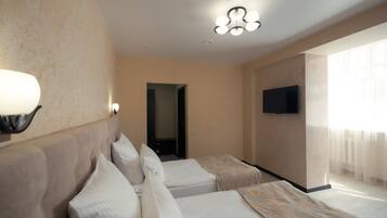 Kahden hengen comfort-huone (kaksi sänkyä) | Minibaari, tallelokero huoneessa, työpöytä, äänieristys