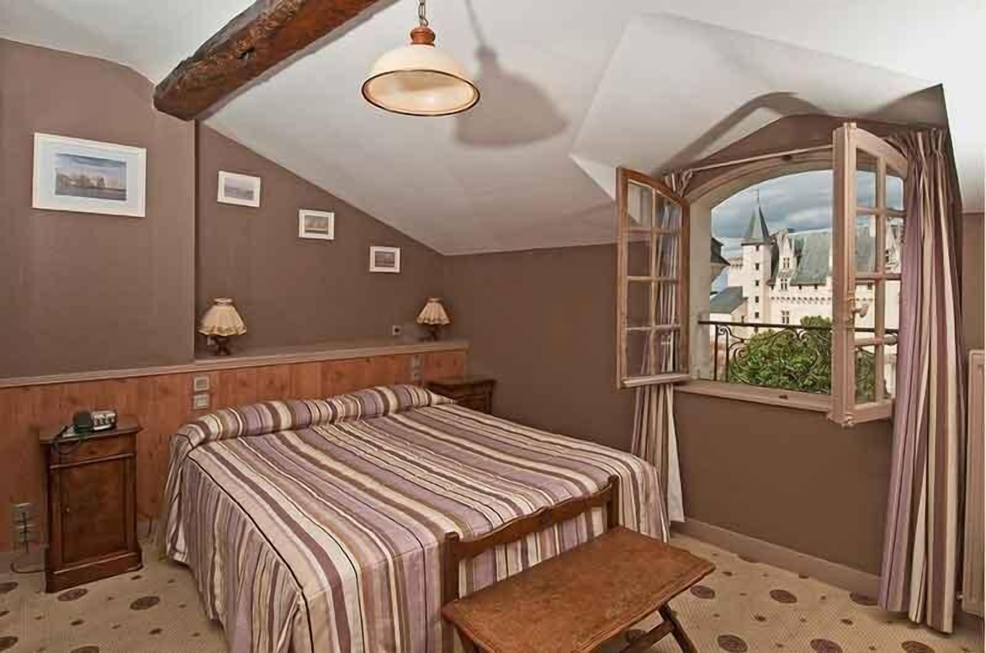 standard double room | desk, free cots/infant beds, rollaway beds, free wifi