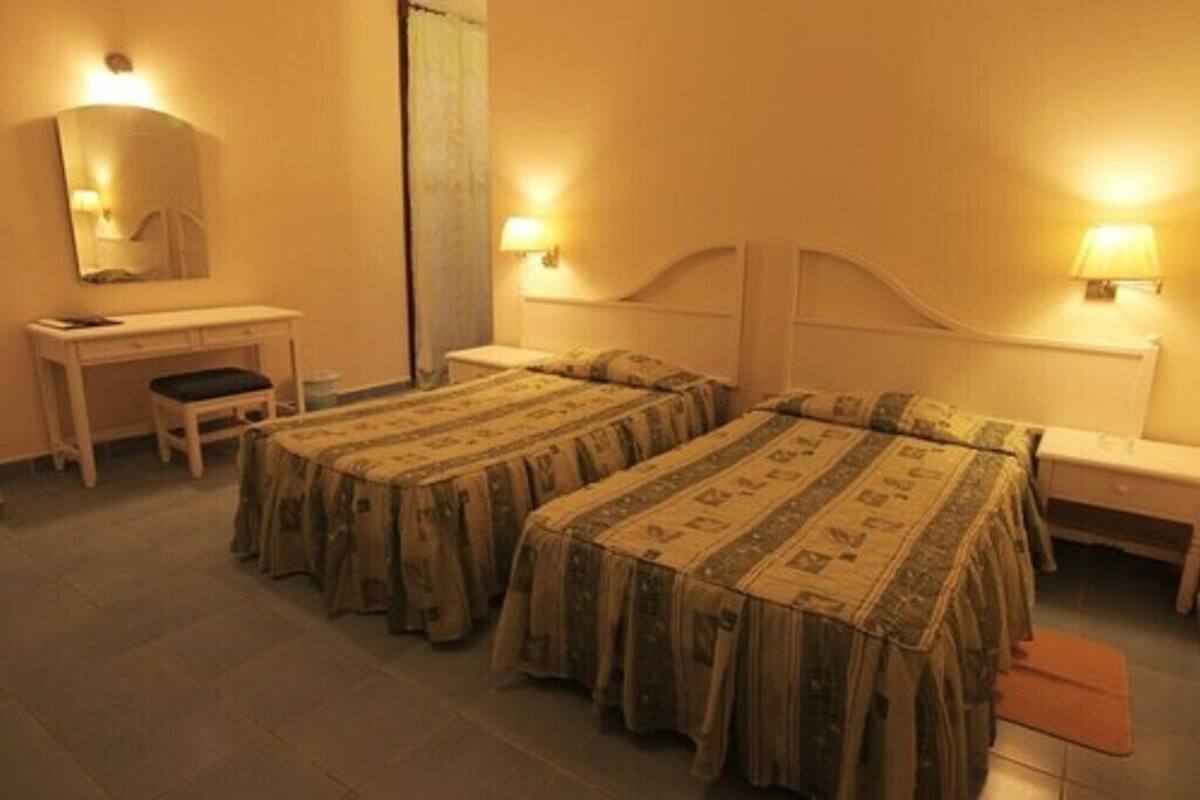 Bureau, espace de travail pour ordinateur portable, Wi-Fi, draps fournis