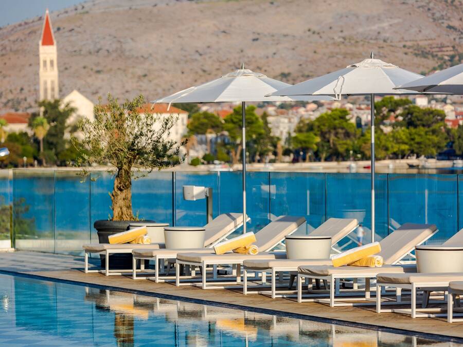 Indoor pool, seasonal outdoor pool, free pool cabanas, pool umbrellas