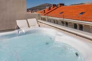 Kamar Double, jet tub | Teras/patio