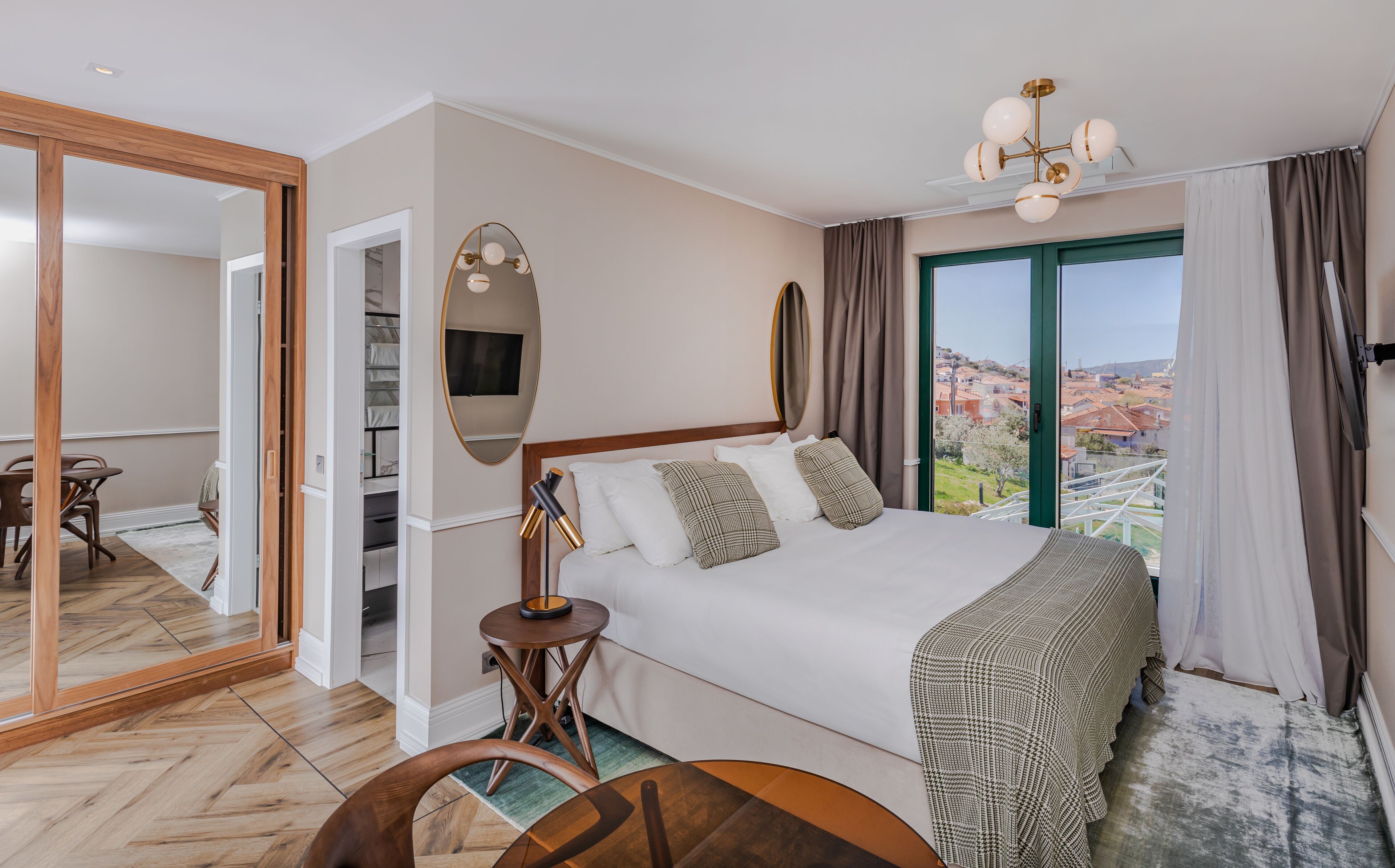 Loft double room | Minibar, värdeförvaringsskåp på rummet, ljudisolering och gratis wi-fi