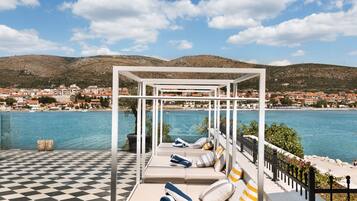 Indoor pool, seasonal outdoor pool, free pool cabanas, pool umbrellas