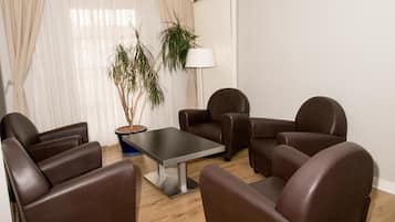 Coin salon dans le hall