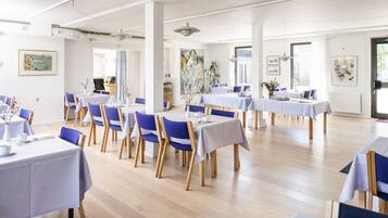 Daily continental breakfast (DKK 115 per person)