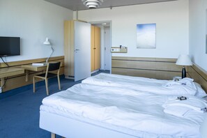 Escritorio, wifi gratis, ropa de cama