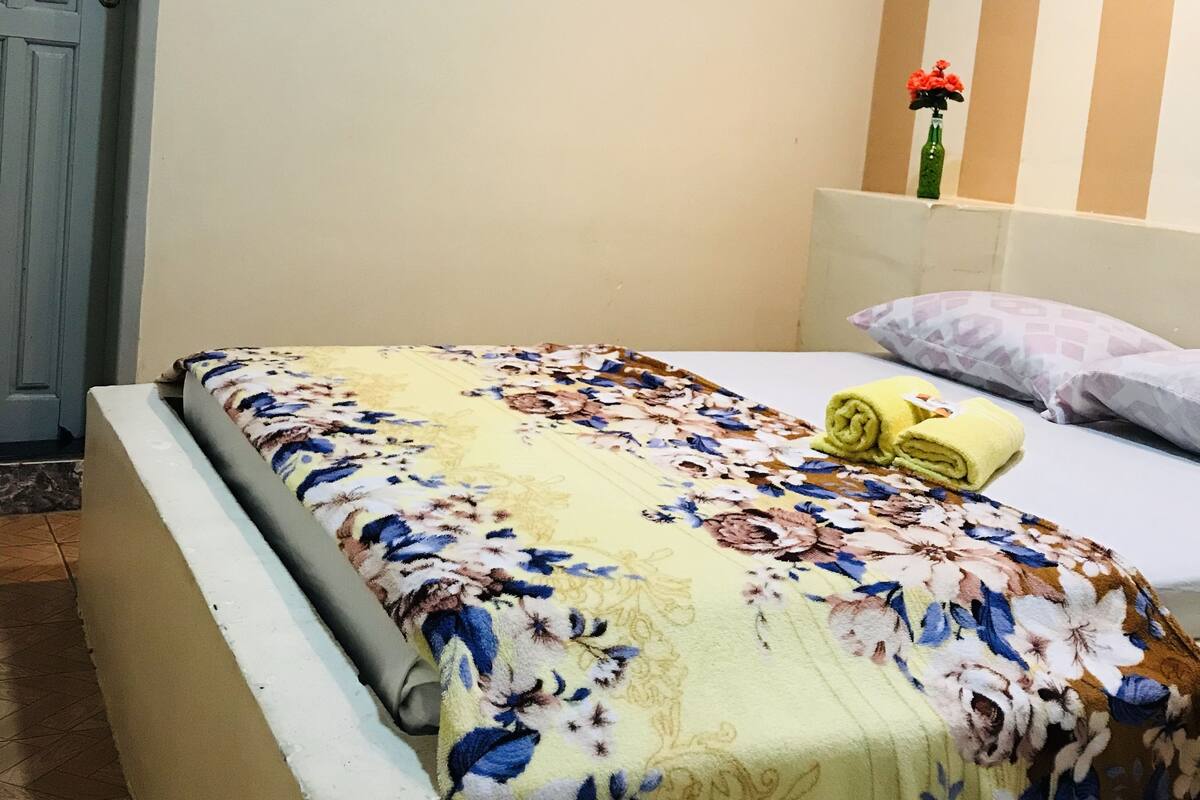 Standard Double Room, 1 Bedroom, No Windows, Annex Building | Premium bedding, minibar, desk, rollaway beds