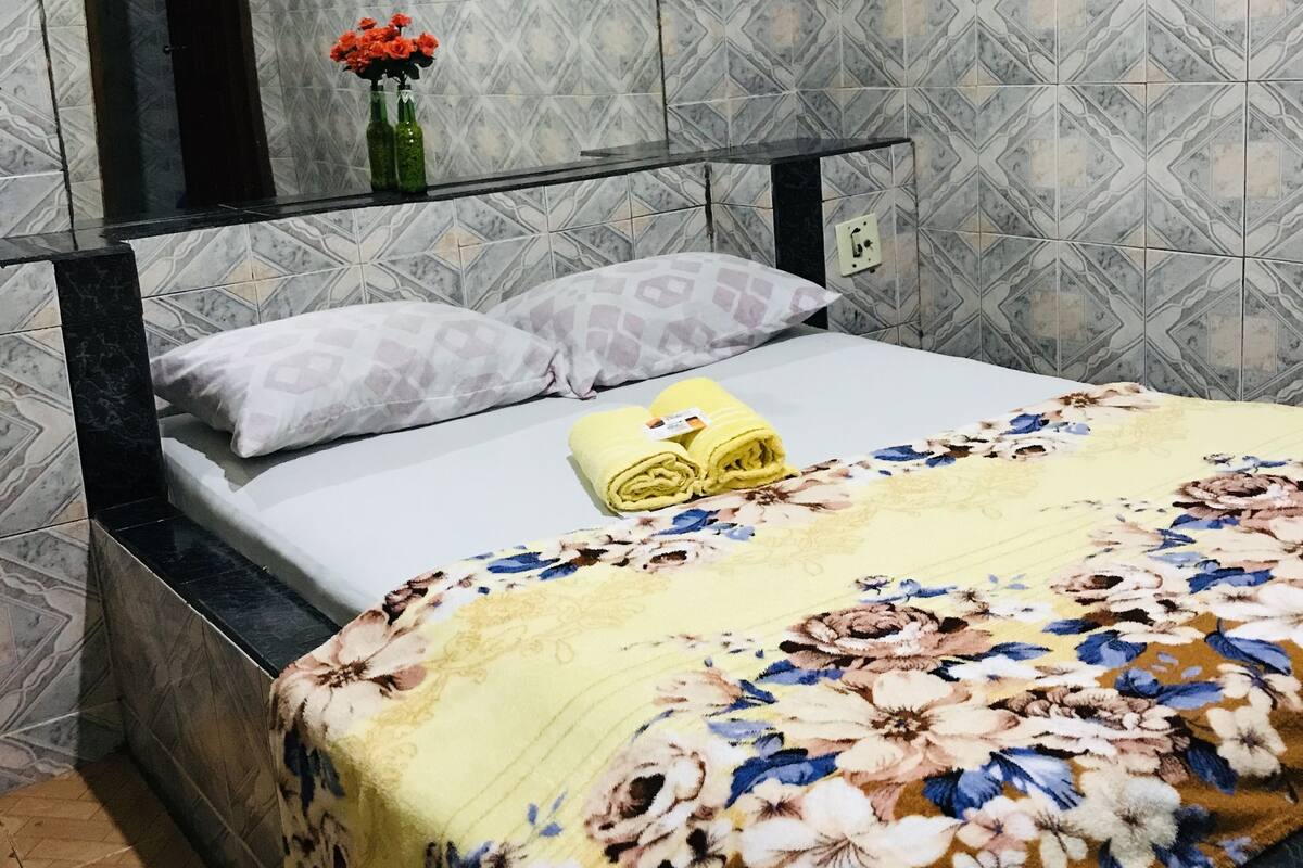 Standard Double Room, 1 Bedroom, No Windows, Annex Building | Premium bedding, minibar, desk, rollaway beds
