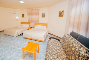 1 bedroom, desk, free WiFi