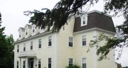 DesBarres Manor Inn
