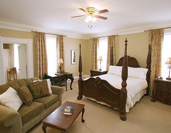 أغطية فراش متميزة ومكتب ومكواة/لوح كي وواي فاي مجانًا