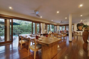 Breakfast, lunch and dinner served - D'Legon Villas (Ubud)