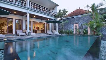 Kolam renang outdoor