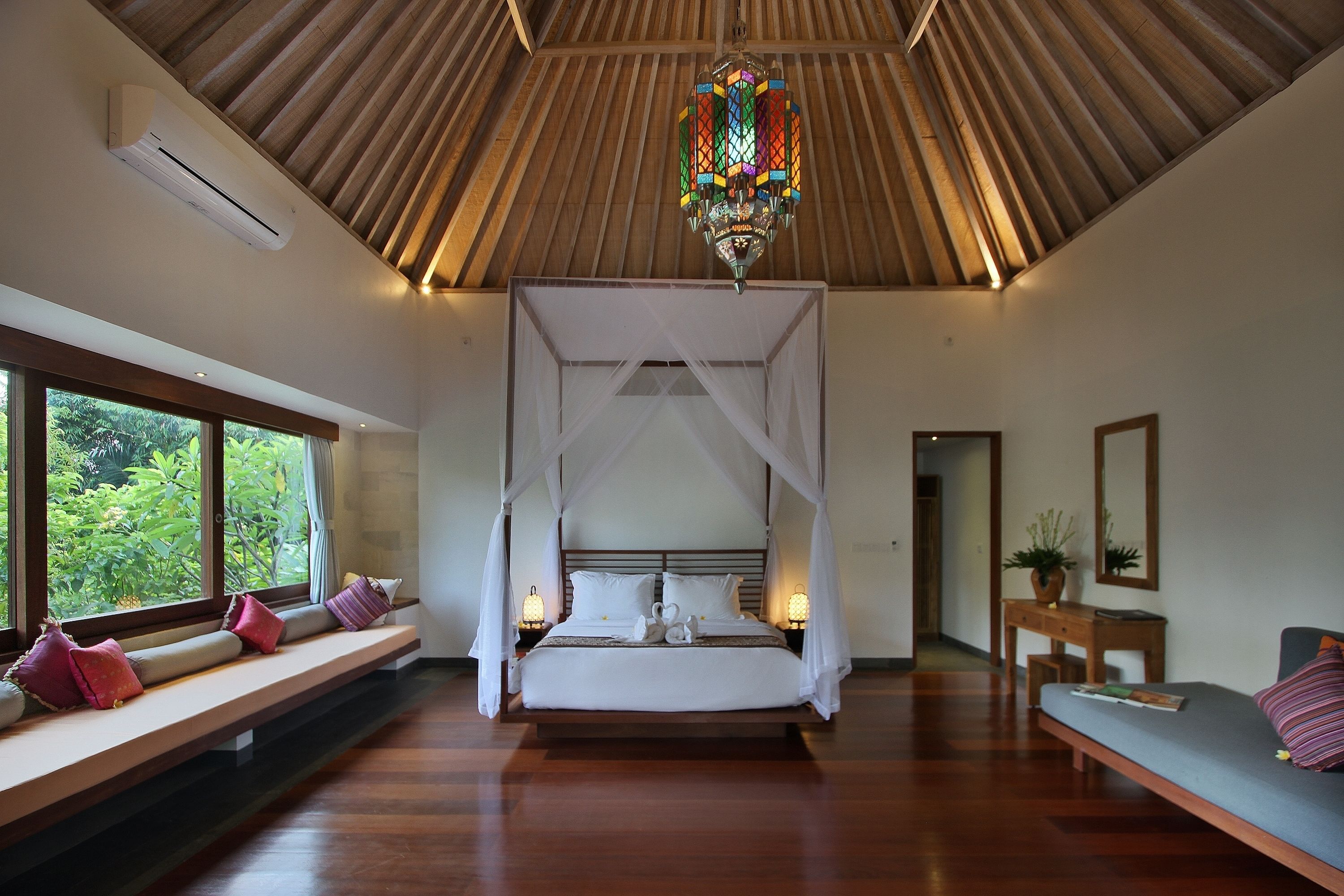 Deluxe-suite | Premium-sengetøj, minibar, pengeskab på værelset, skrivebord