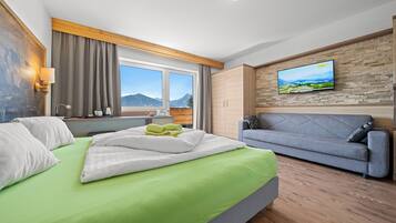 Double Room | In-room safe, desk, free cots/infant beds, free WiFi