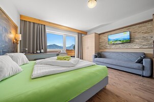 Habitación doble | Caja fuerte, escritorio, cunas gratuitas y wifi gratis