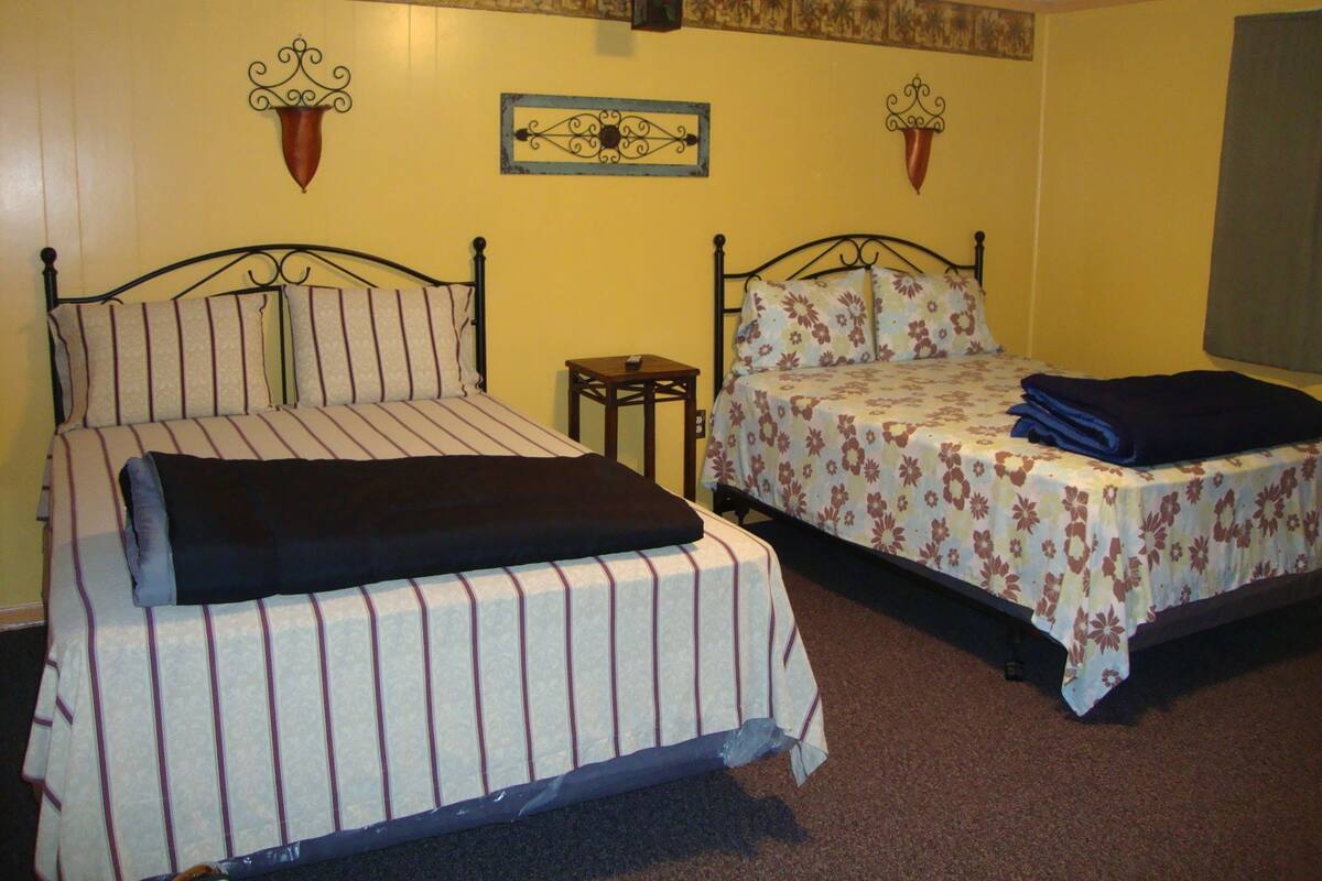 Literie de qualité supérieure, surmatelas, Wi-Fi gratuit, draps fournis