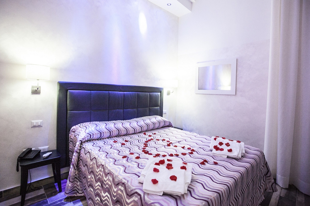 Escrivaninha, Wi-Fi de cortesia, roupa de cama