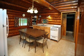 Cabin, 3 Bedrooms (My Northern Home) | Private kitchen | Full-size fridge, oven, cookware/dishes/utensils - Cabin O' Pines (Orr)