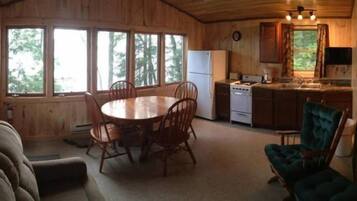Cabin, 2 Double Beds (White Pine) | Private kitchen | Full-size fridge, oven, cookware/dishes/utensils
