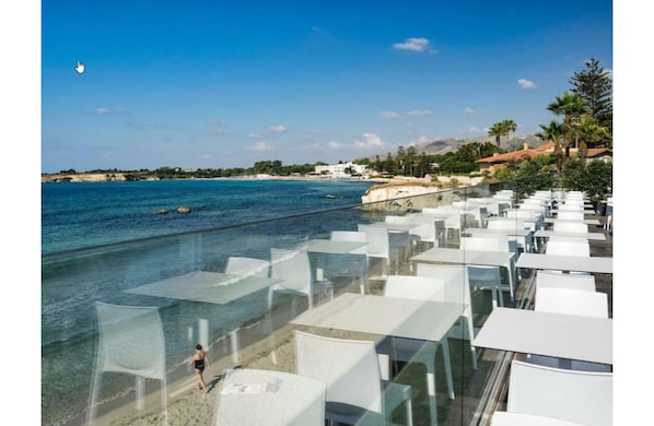 Rooftop terrace - White Bay Resort (Syracuse)