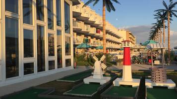 Mini-golf