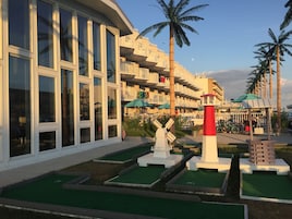 Mini-golf