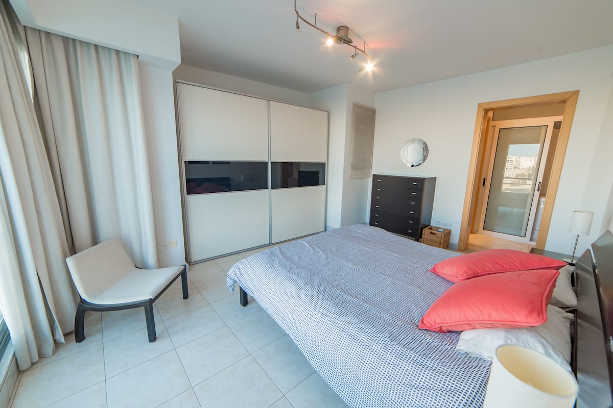 Superior Apartment, 2 Bedrooms, City View, Oceanfront