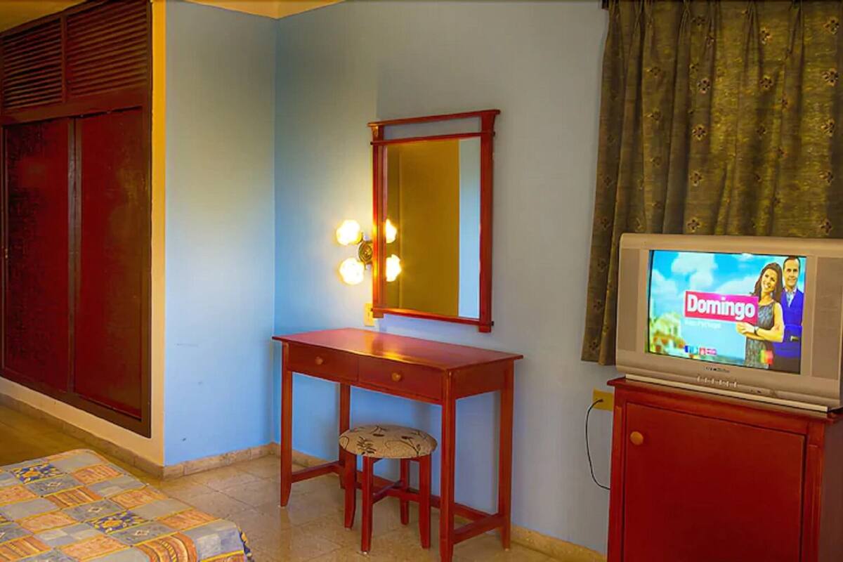 Schreibtisch, laptopgeeigneter Arbeitsplatz, BettwÀsche