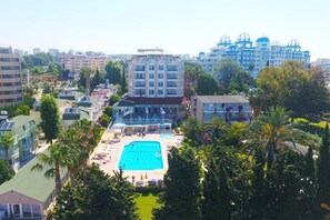 Piscine couverte, piscine extérieure