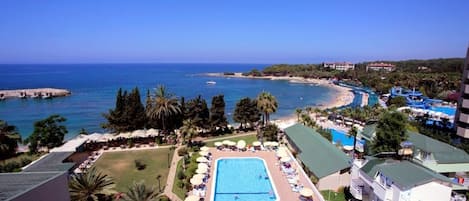 Piscina coperta, piscina all'aperto