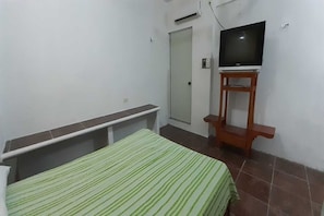Standard Room, 1 Double Bed | Living room | 32-inch flat-screen TV with cable channels, TV