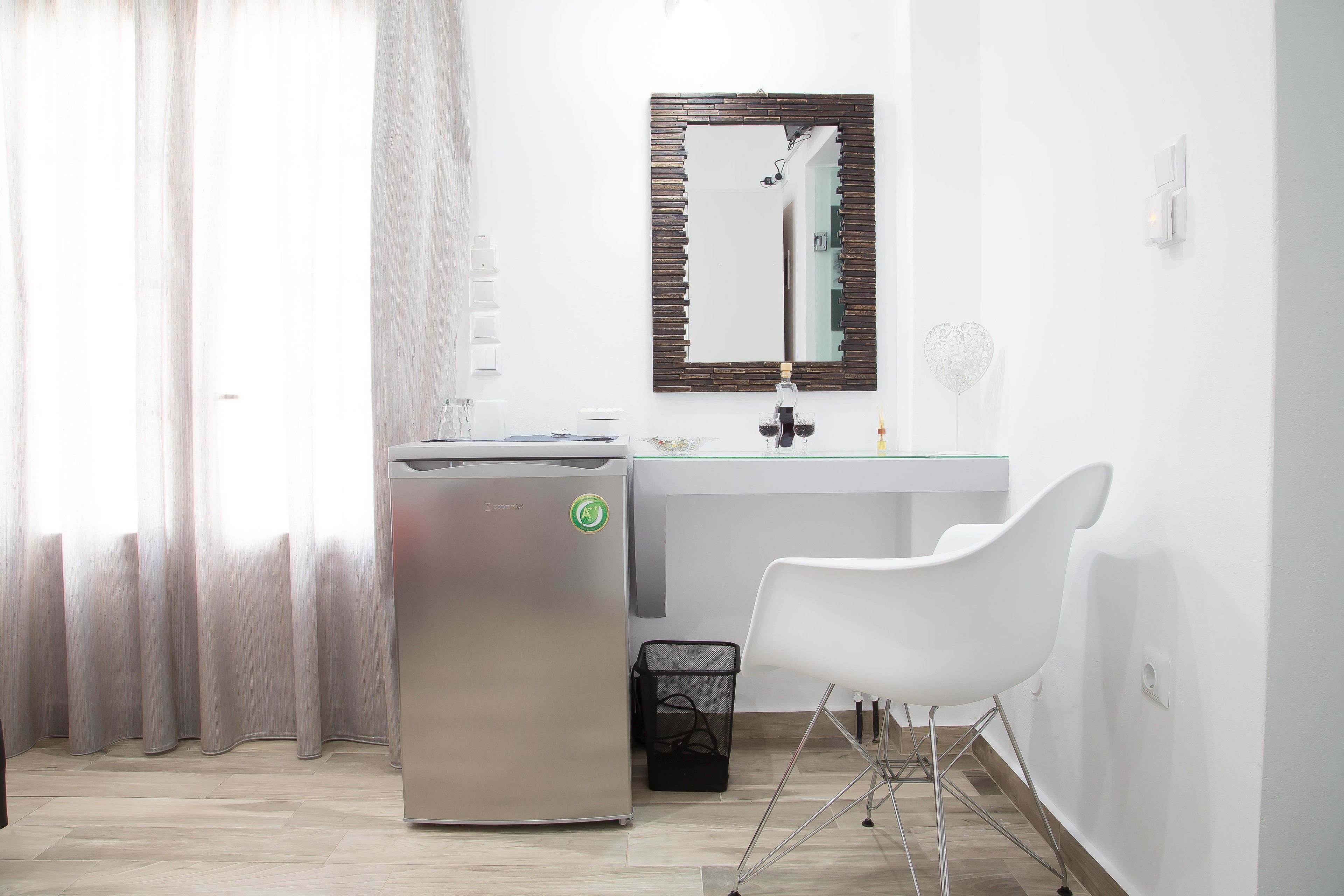 standard room, hot tub | living area | lcd tv