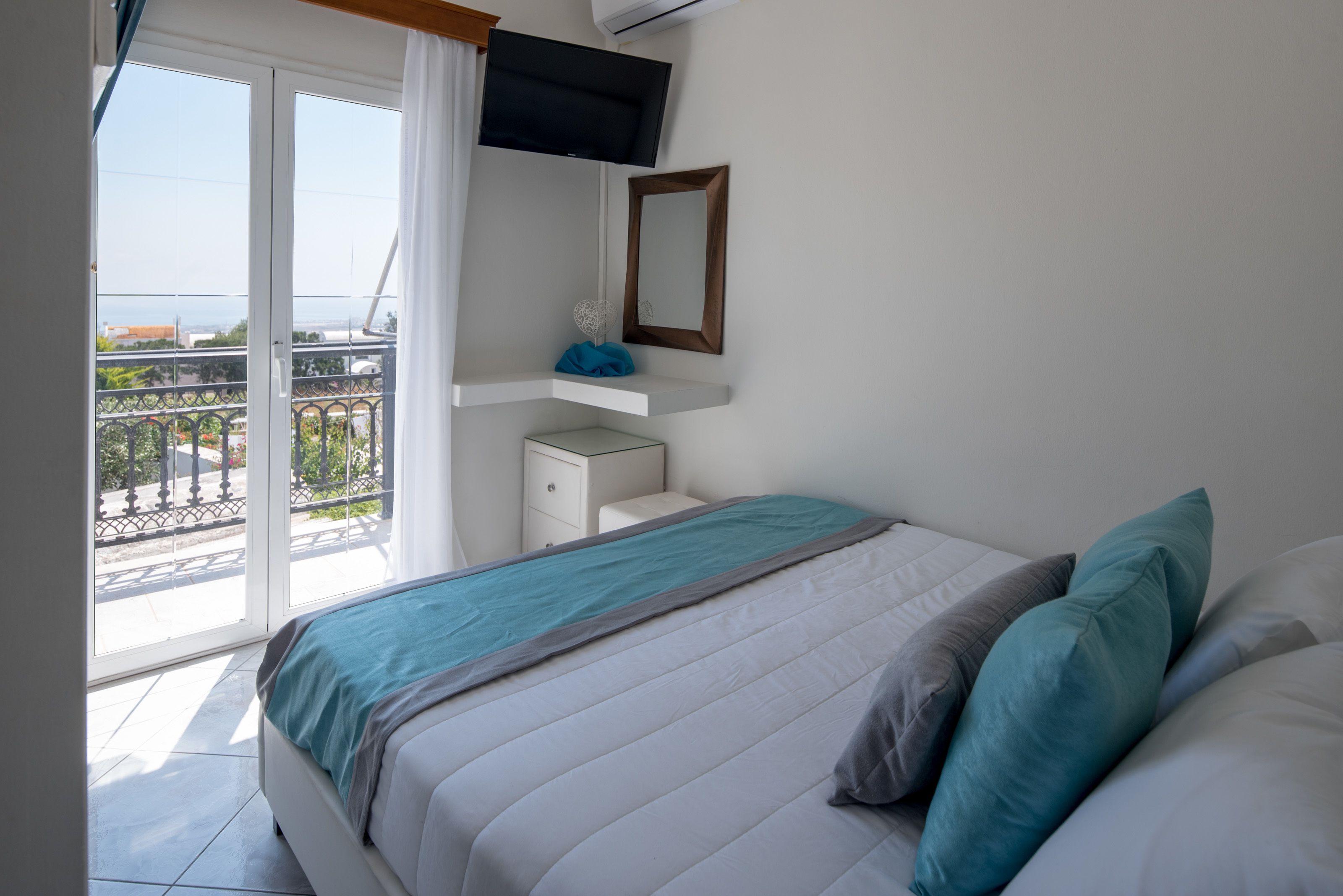 standard room, hot tub | in-room safe, iron/ironing board, free cots/infant beds, free wifi