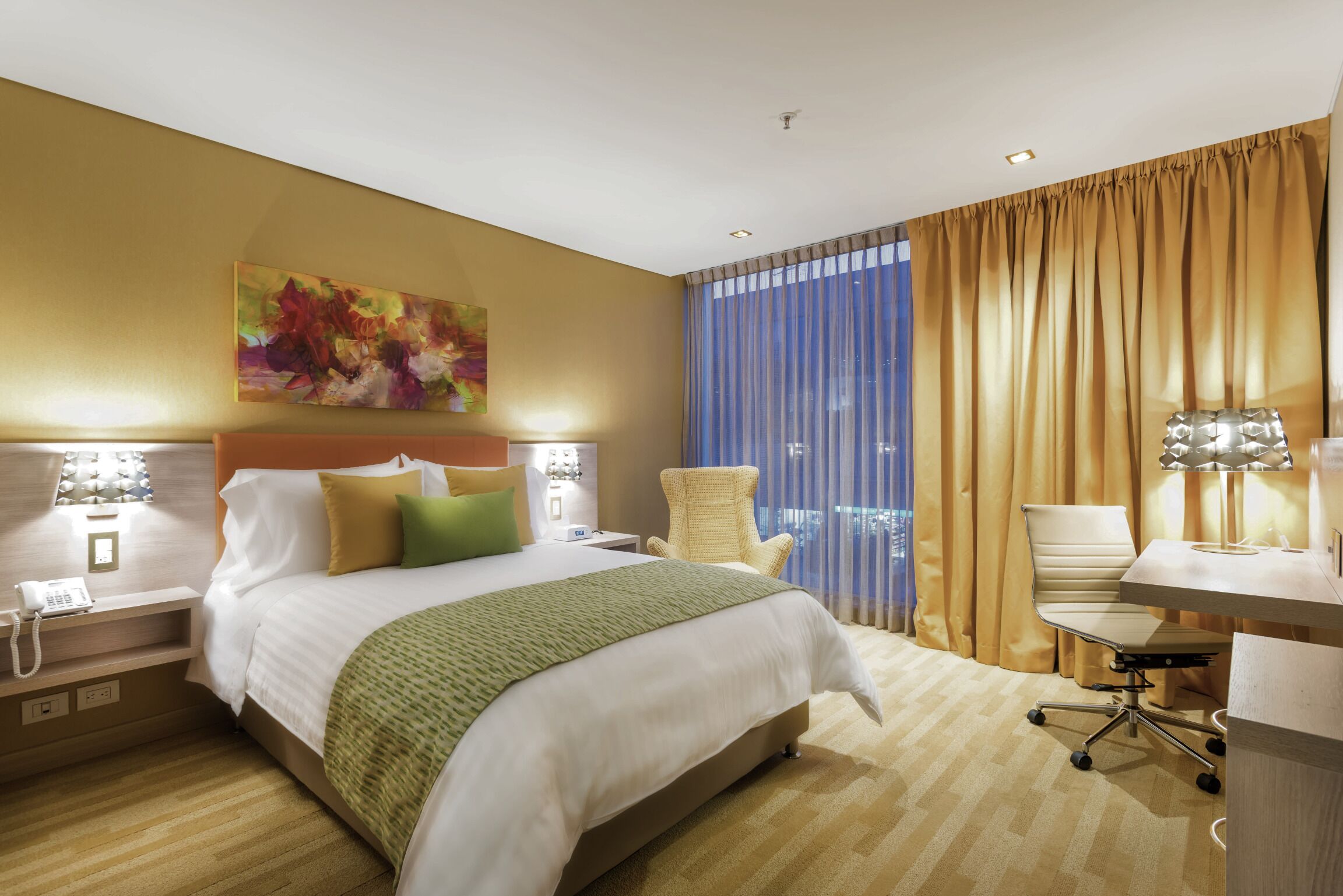 Dobbeltrom – junior, 1 dobbeltseng | Sengetøy av topp kvalitet, dundyner, minibar og safe på rommet