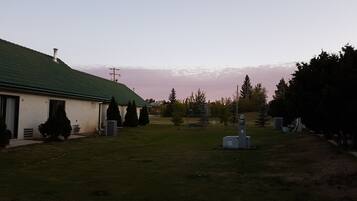 المنطقة المحيطة بالمنشأة