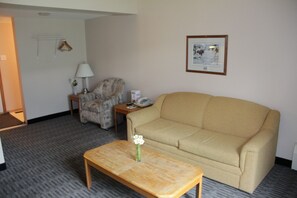 42-inch flat-screen TV with cable channels, TV - Garden Court Motel (Manning)