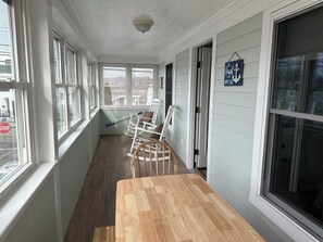 Apartment #4 - 2 bedrooms, full kitchen, enclosed front porch, 2nd floor | In-room safe, free WiFi, bed sheets - Moontide Motel Cabins & Apartments (Old Orchard Beach)