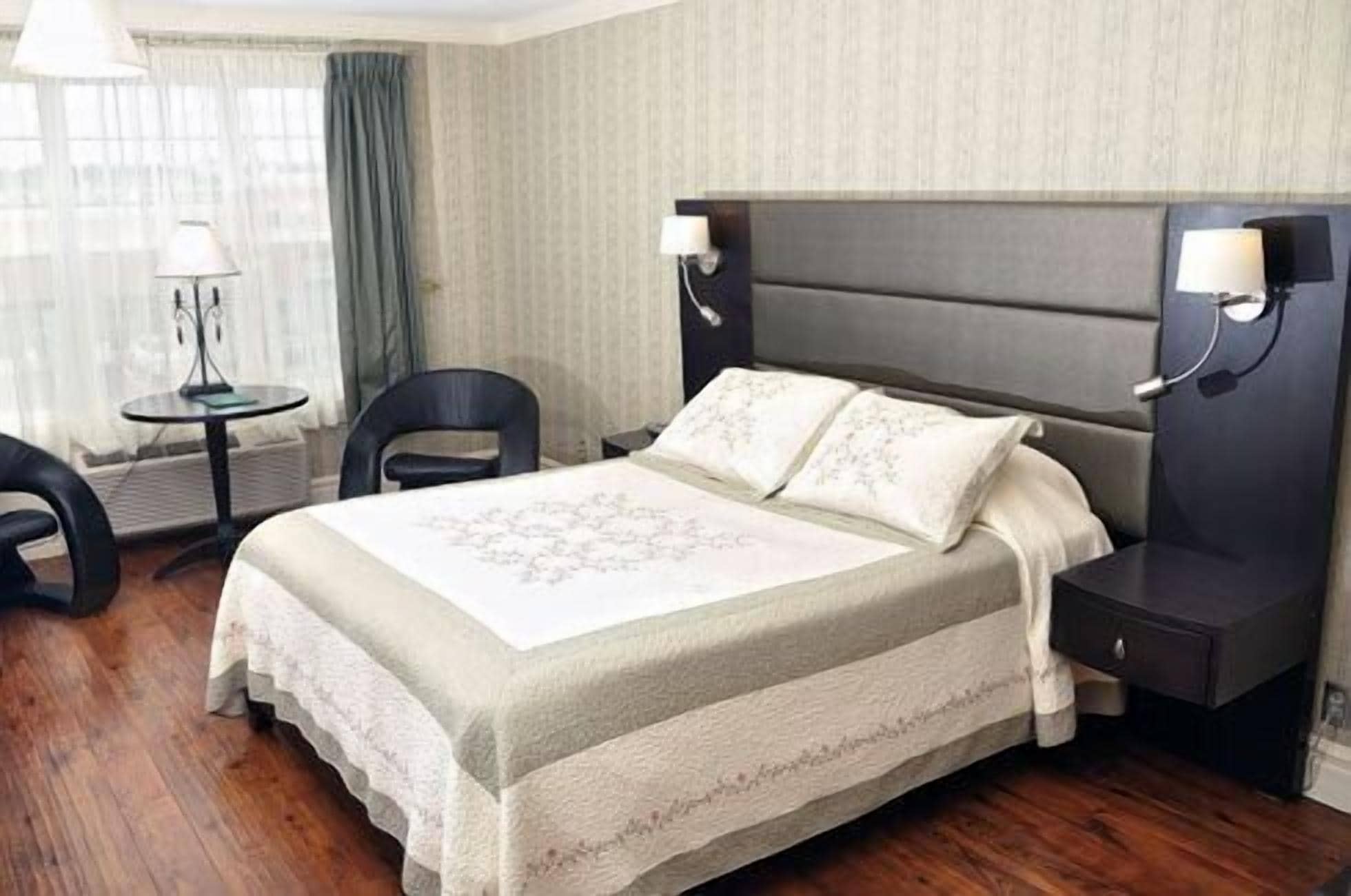 Premium bedding, Select Comfort beds, iron/ironing board, WiFi (free)