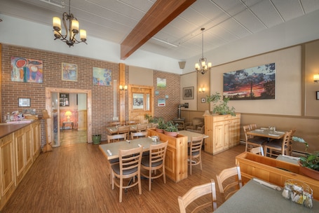 Breakfast, lunch and dinner served